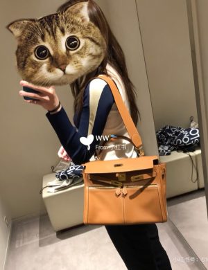 Hermes Kelly Lakis, Size 28, Gold Brown with Gold Buckle, U-shaped