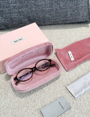Miumiu "nerd Glasses, the Same Style As Ju Jingyi, Look Great