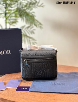 Dior Logo, Showcasing the Exquisite Craftsmanship