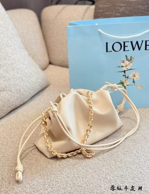 Loewe's New Drawstring Lucky Bag Bag Can Be Called a Cloud Bag with