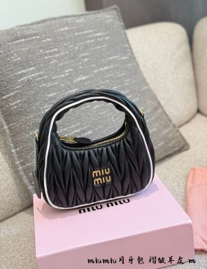 Miumiu25 Early Spring New Bag the Wrinkled Bowling Bag and Hobo
