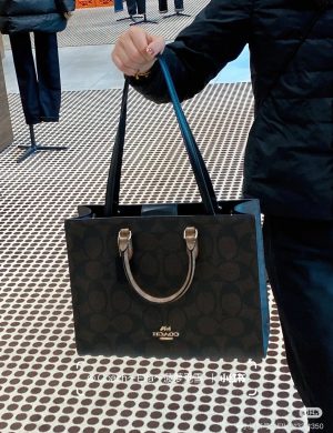 Coach's New Product for December, Maggie Tote, Warm Winter Outfit