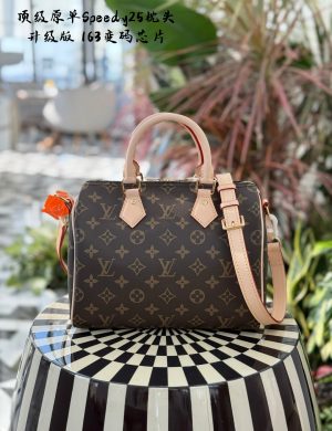 LV Speedy25 Fashion Essential Item T Hello, Sisters