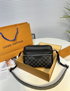 the Donkey Mailman Bag M30233 Welcomes the Spring and Summer of 2019