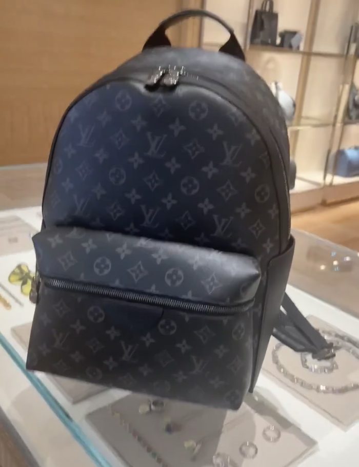 21d996c9a3.jpg