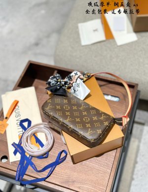 LV Pochettep Accessories Mila Mahjong Bag