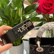 230e9283e0-2.jpg