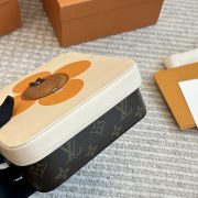 240fb70c54-2.jpg