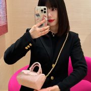 2c052552de-1.jpg