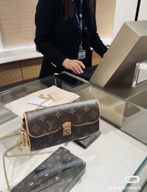 LV New Pochette Camille Chain Bag