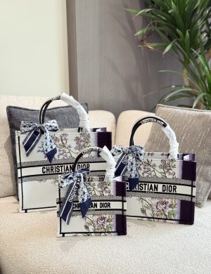 Dior 2025 New Tote Bag, Perfect for Vacation Style I've Been Obsessed