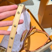 37c1c68549-4.jpg