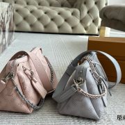 393054f720-3.jpg