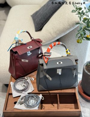 Hermes Boys Also Want to Compete with Girls for Bag Backs, French