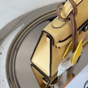 40698a9a0b-1.jpg