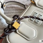 50e95eccfa-1.jpg