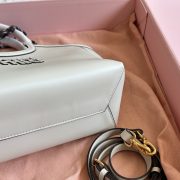 63f81ba52e-1.jpg