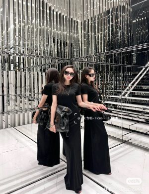 Ysl2024 Model, Jamie 4.3 Large Pochon, at First Glance the Material