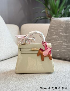 Hermes Is the Bag