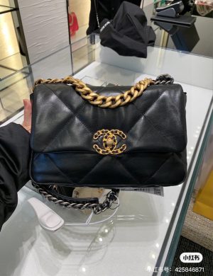 Chanel 19 Handbag Lid Bag Small Size Lightweight and Soft Texture Goat