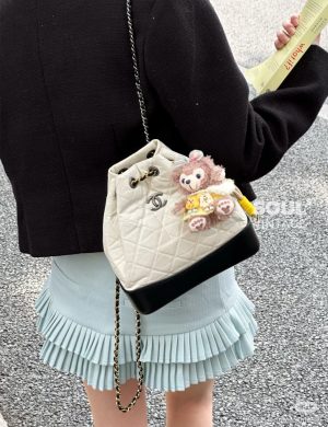 Chanel's Shoulder Wandering