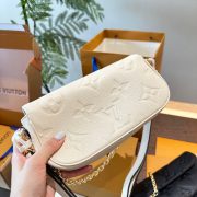 9061153daa-1.jpg