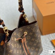 9e239829f4-1.jpg