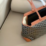 a437519147-1.jpg