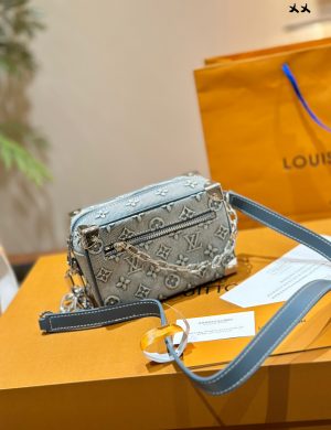 LV Pont 9 Short Wallet Made of Silky