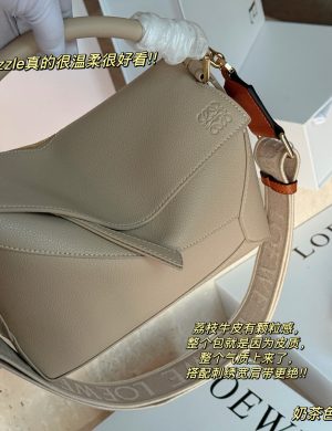 Loewe Geometry Package Puzzle the Latest Version of Woven Shoulder