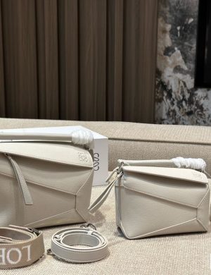 Loewe Geometry Package Puzzle the Latest Version of Woven Shoulder