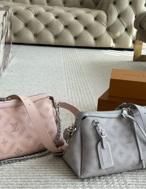 LV High Version B Handbag Series Features Monogram Engraved