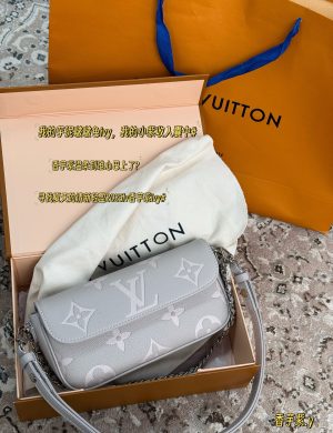 LV Full Set of Packaging Size: 23*12cm L's New Ivy Embossed Model New