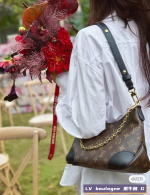 LV Black Horn Upper Body Walking Wave