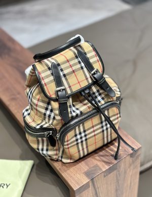 Burberry Backpack Suitable for Both Men and Women, with a Striped