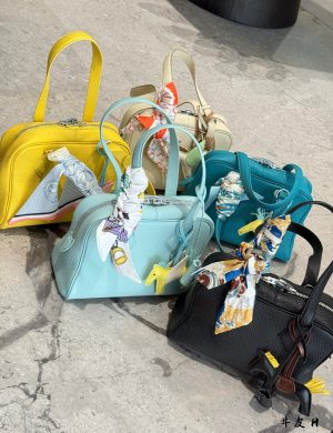 Hermes Victoria 25cm Tote Capacity
