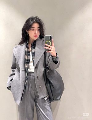Loewe's New Pebble Hobo Bag I