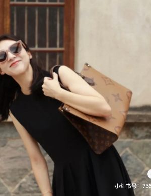 LV on the Go Medium Tote, Double-sided Dual Tone, Size: 34 * 26cm