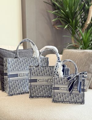 Dior Embroidery x Tote Stereoscopic Embroidery Craftsmanship