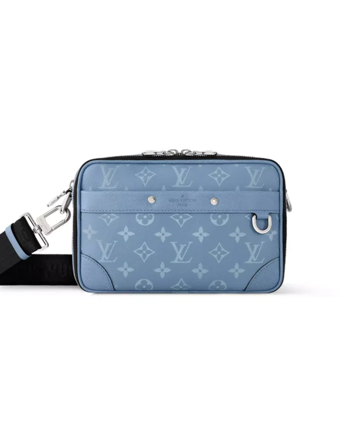 ALPHA-MESSENGER-BAG-SKY-BLUE-MONGORAM-CANVAS-M14073-LW280-1.webp ALPHA-MESSENGER-BAG-SKY-BLUE-MONGORAM-CANVAS-M14073-LW280-1.webp