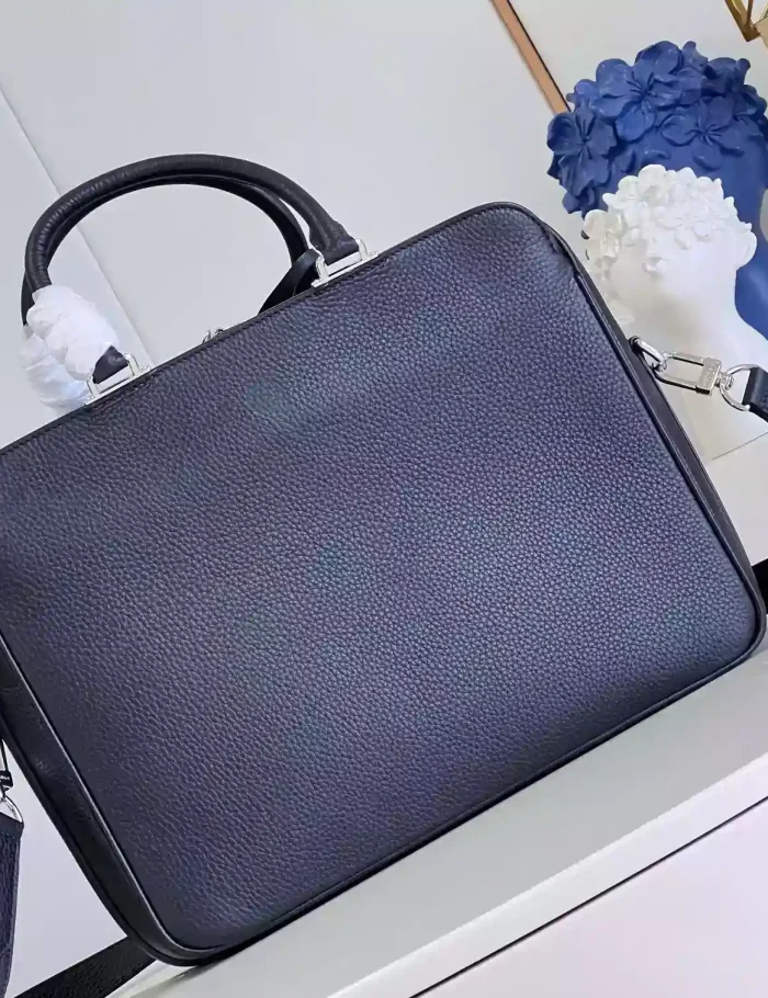 ARMAND-BRIEFCASE-MM-TAURILLON-LEATHER-M54381-LW330-2.webp ARMAND-BRIEFCASE-MM-TAURILLON-LEATHER-M54381-LW330-2.webp