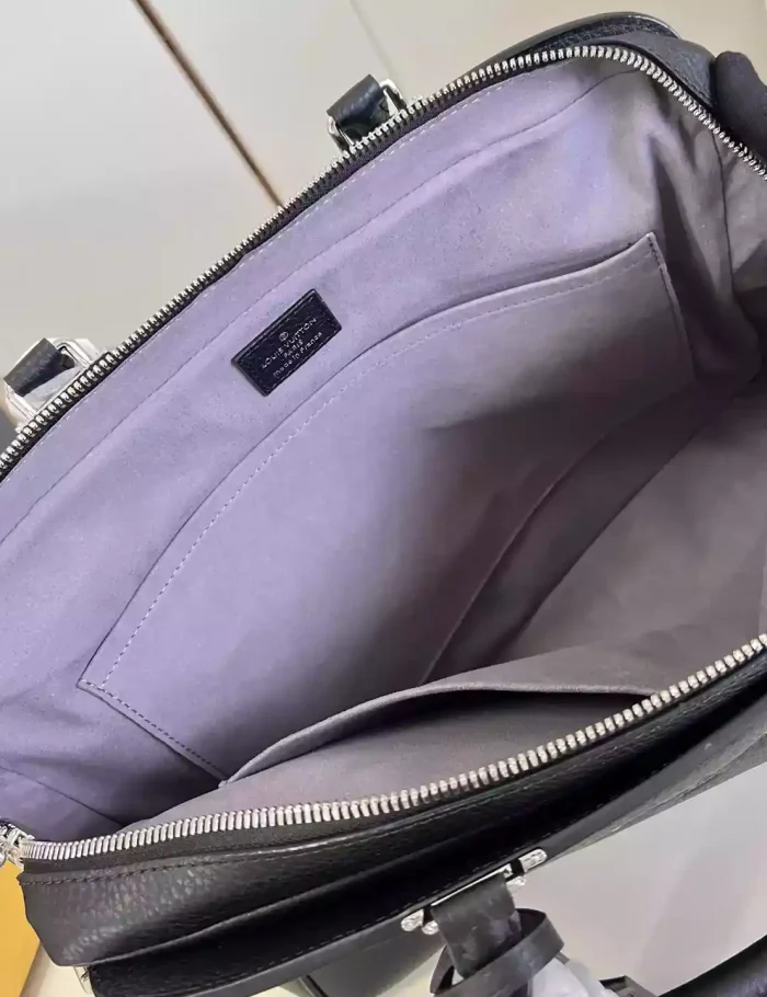 ARMAND-BRIEFCASE-MM-TAURILLON-LEATHER-M54381-LW330-7.webp ARMAND-BRIEFCASE-MM-TAURILLON-LEATHER-M54381-LW330-7.webp