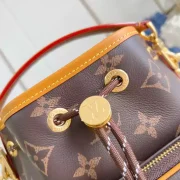 CARGO-BAG-BROWN-MONOGRAM-CANVAS-M14017-LW422-4.webp