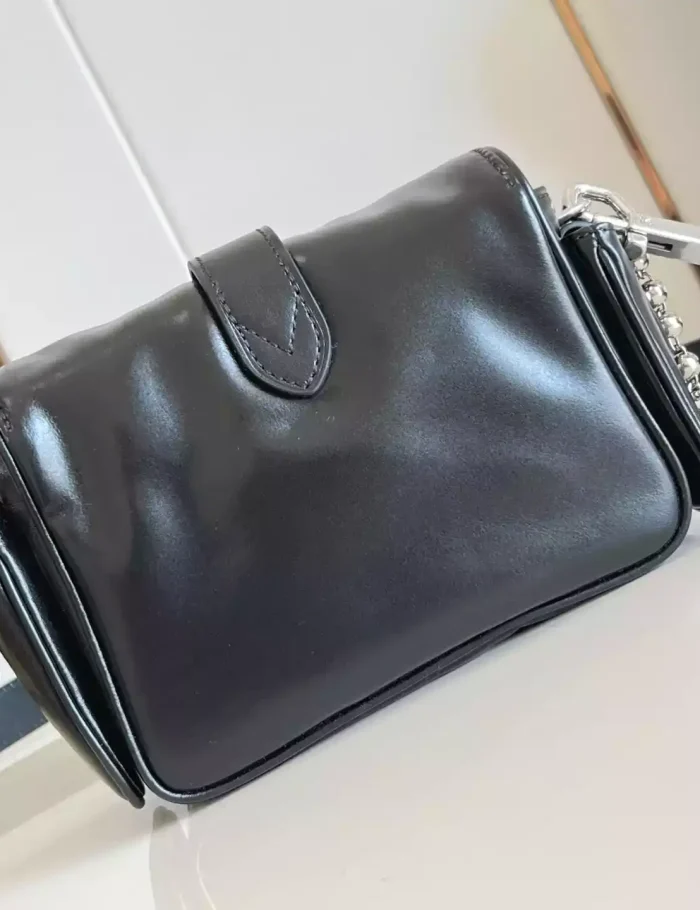CARGO-WEARABLE-WALLET-BLACK-CALF-LEATHER-M13989-LW276-3.webp