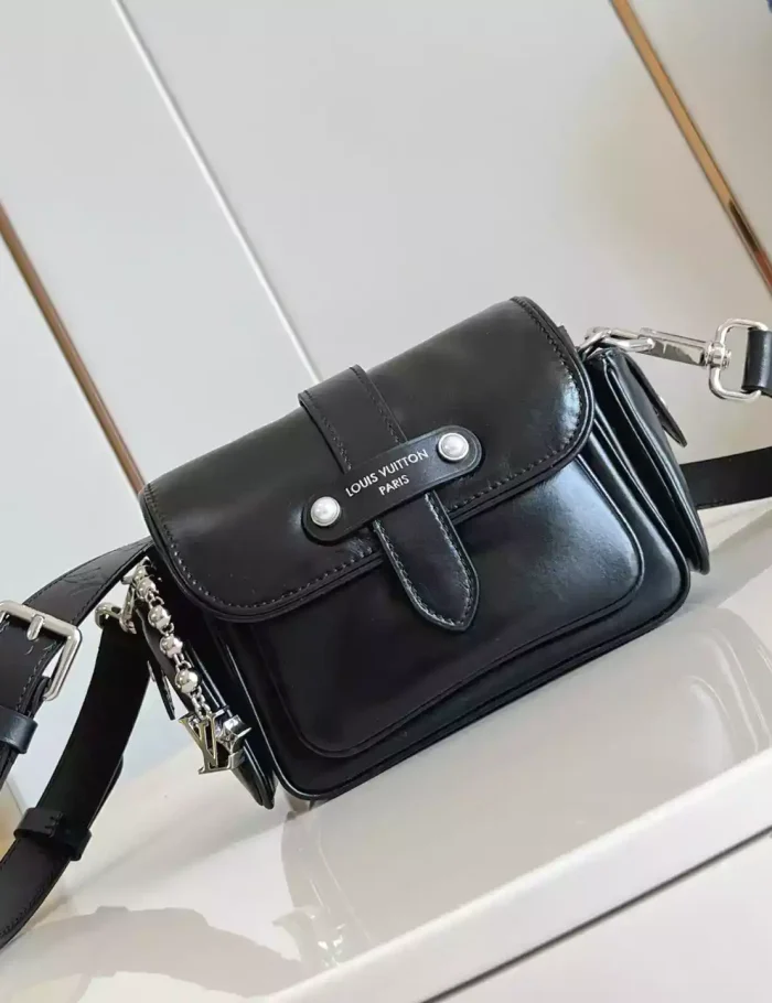 CARGO-WEARABLE-WALLET-BLACK-CALF-LEATHER-M13989-LW276-4.webp
