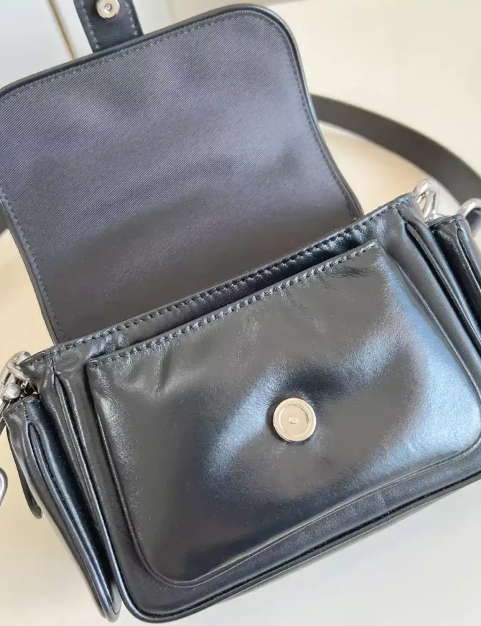 CARGO-WEARABLE-WALLET-BLACK-CALF-LEATHER-M13989-LW276-5.webp