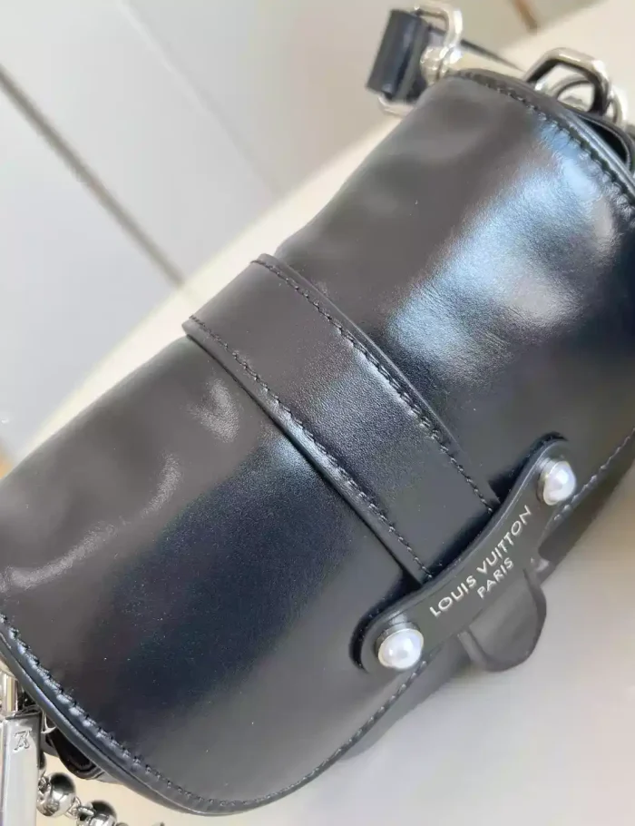 CARGO-WEARABLE-WALLET-BLACK-CALF-LEATHER-M13989-LW276-7.webp