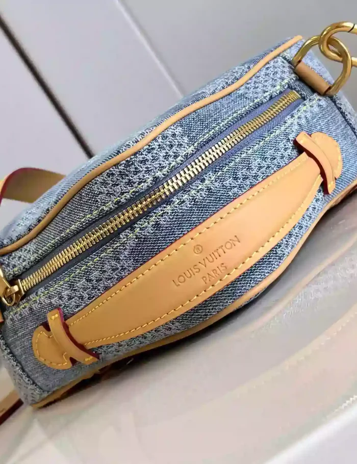CHESS-MESSENGER-BLUE-DAMIER-DENIM-3D-CANVAS-N40706-LW444-4.webp