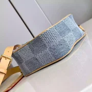 CHESS-MESSENGER-BLUE-DAMIER-DENIM-3D-CANVAS-N40706-LW444-5.webp