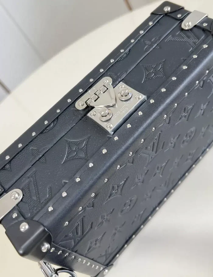 CLUTCH-BOX-BLACK-MONOGRAM-SHADOW-COWHIDE-LEATHER-M12876-LW275-4.webp
